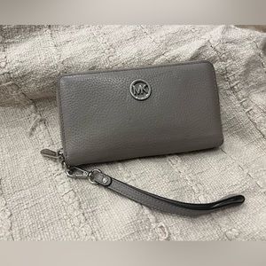 EUC Michael Kors wristlet with phone pocket!